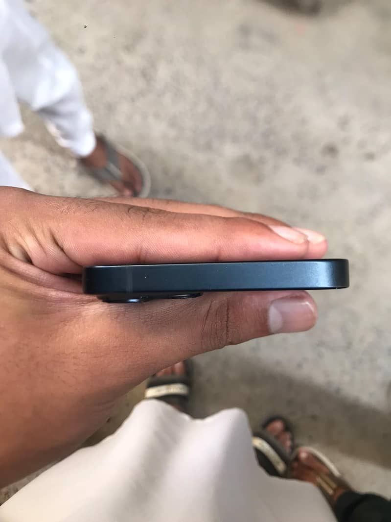 Apple iPhone 13 3