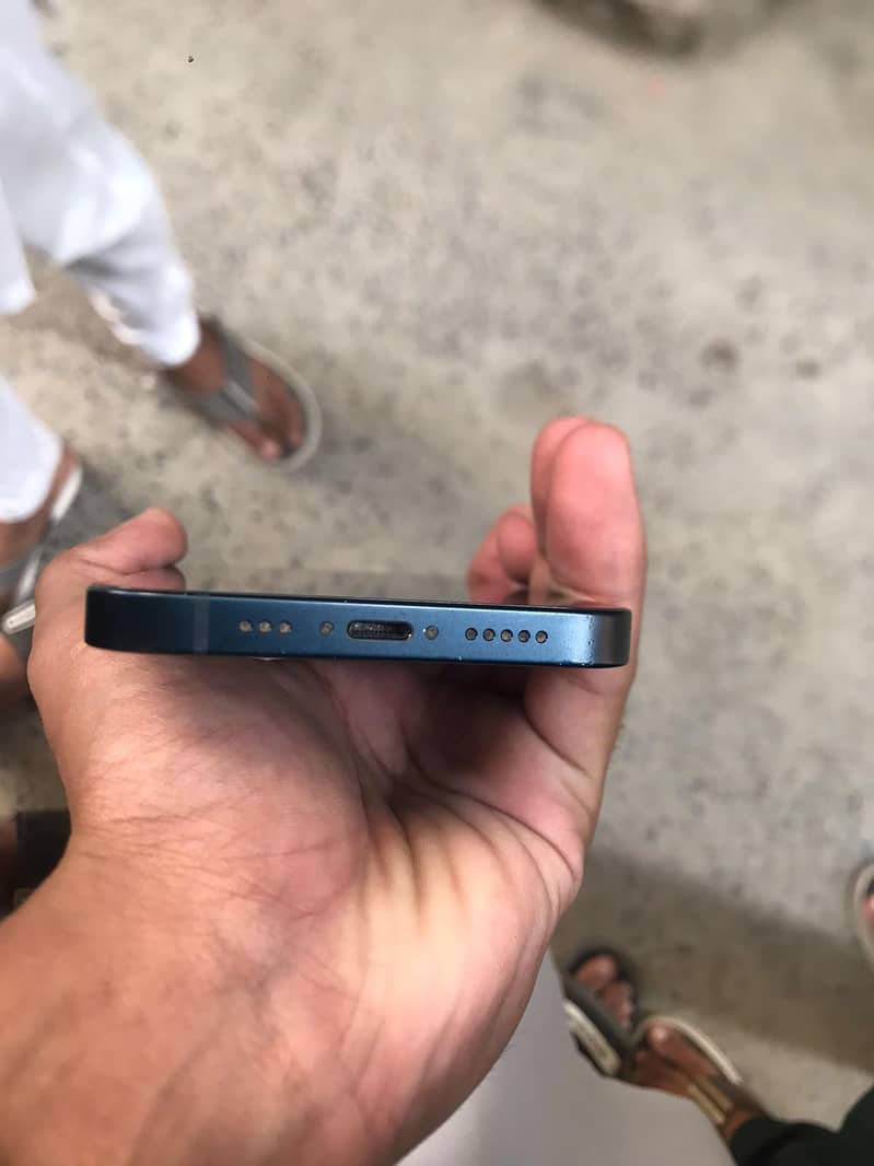 Apple iPhone 13 4