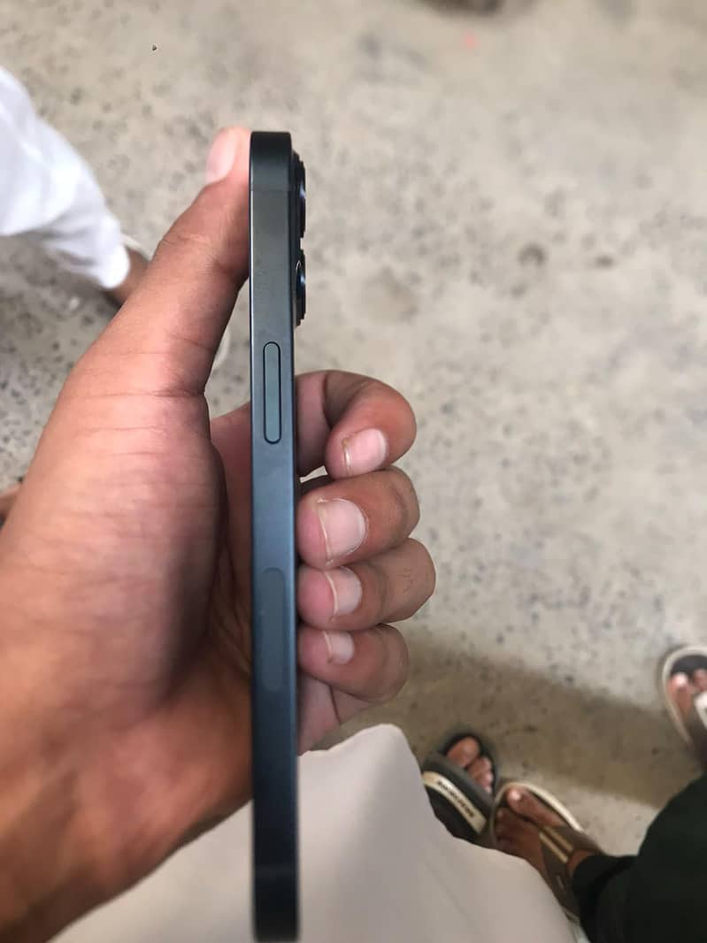 Apple iPhone 13 5