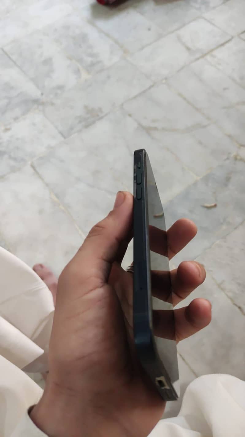 Apple iPhone 12 3