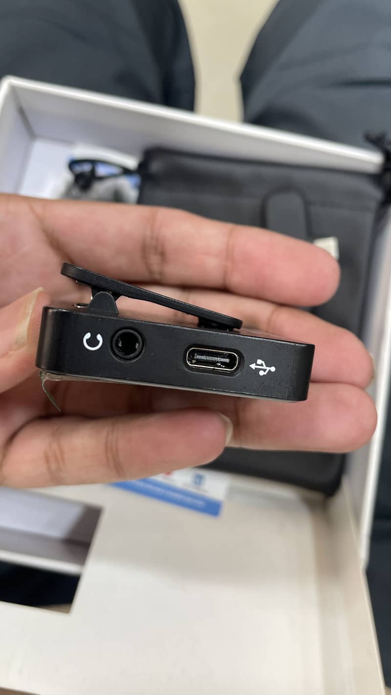 Wireless microphone 7