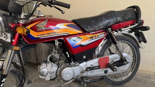 honda cd 70 bike for urgent sale original condition no. 030-08-53-13-86