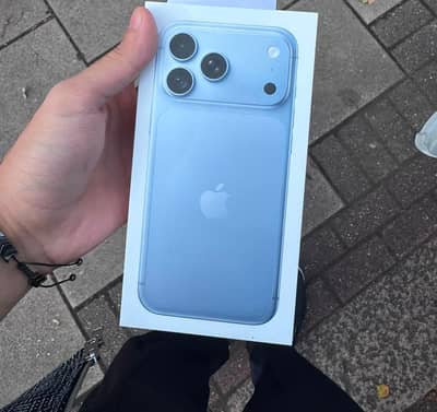 Apple iPhone 18 Pro Max-Glacier Colour-uk