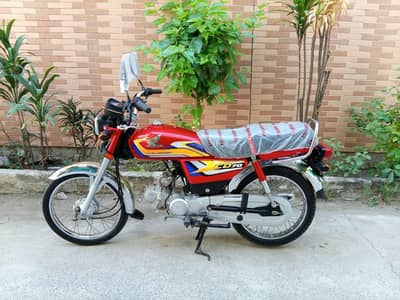honda CD70cc 2025model total genuine 8000km use
