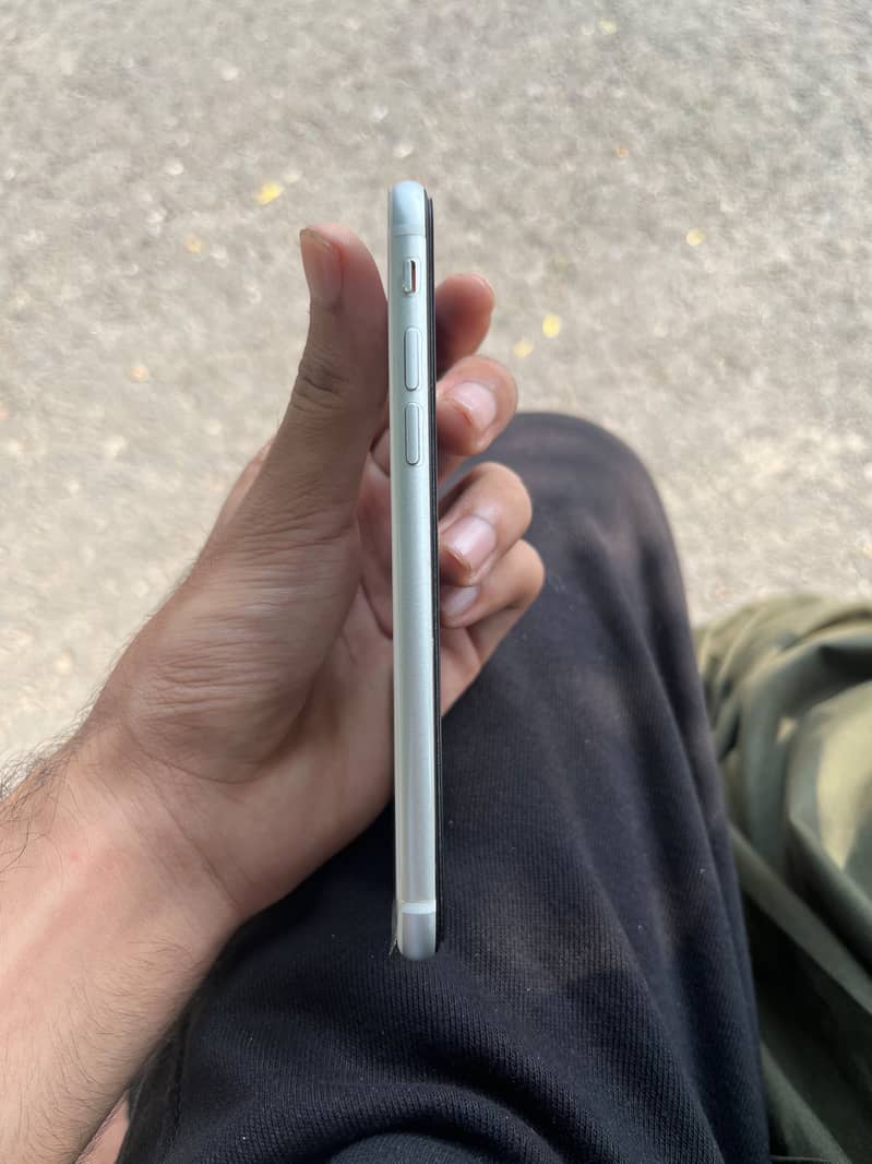 Apple iPhone SE 2 1