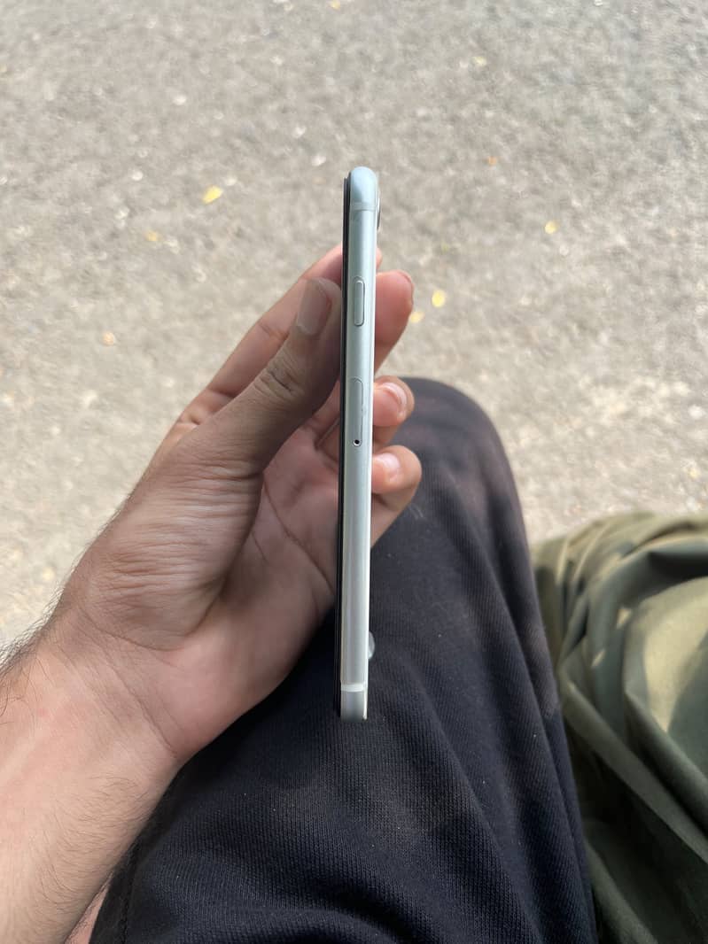 Apple iPhone SE 2 5
