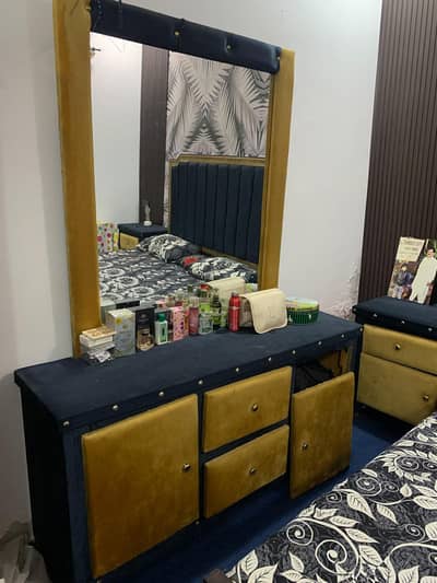 Bed with mattress+MIRROR