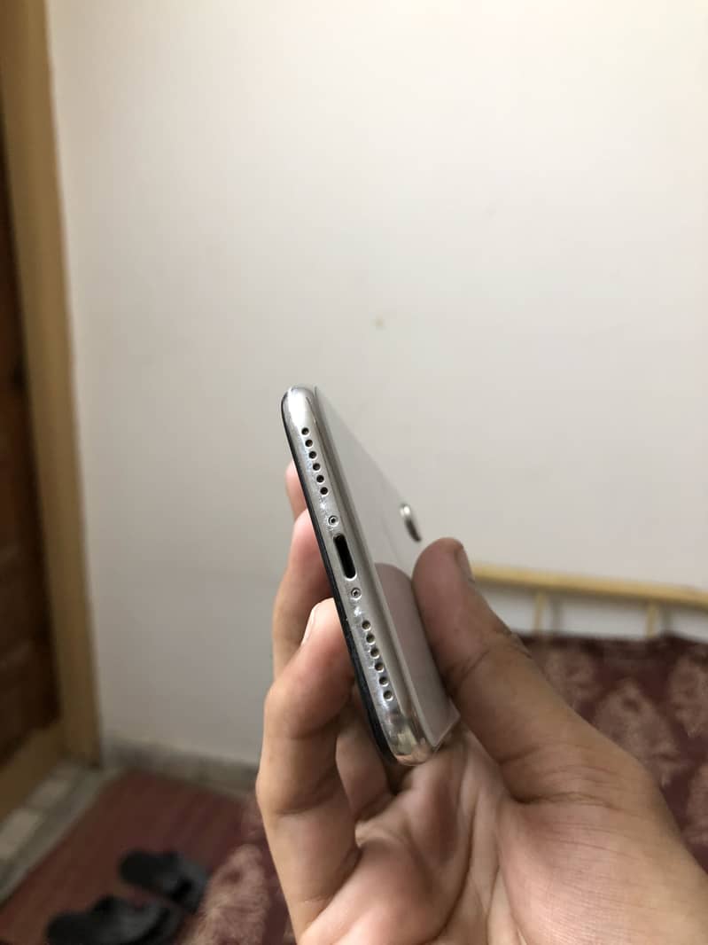 Apple iPhone X 3
