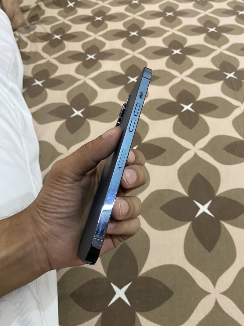 Apple iPhone 12 Pro Max 4