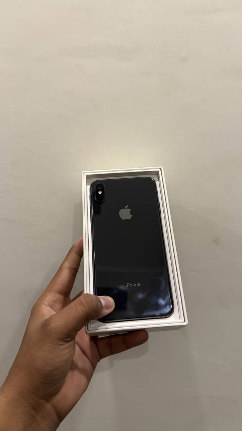 Apple iPhone XS Max 0
