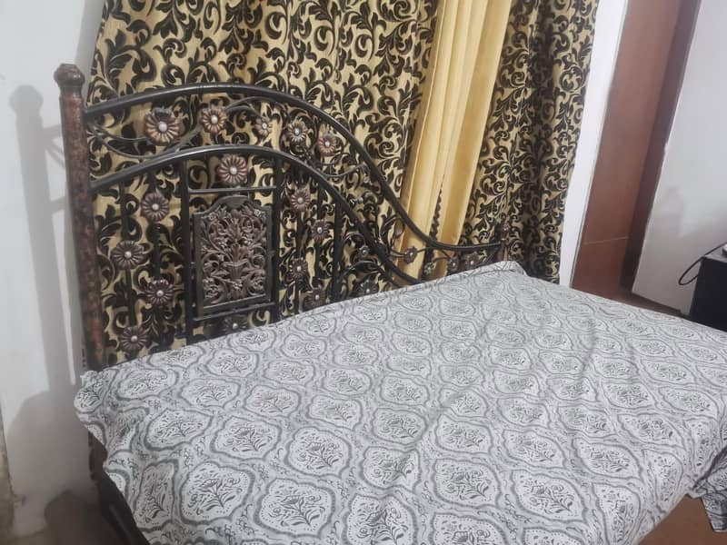 iron single bed 0