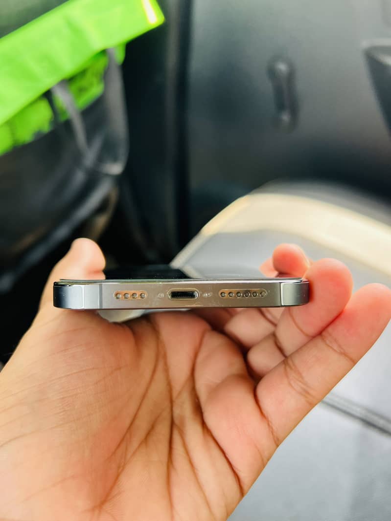 Apple iPhone 13 Pro Max 4