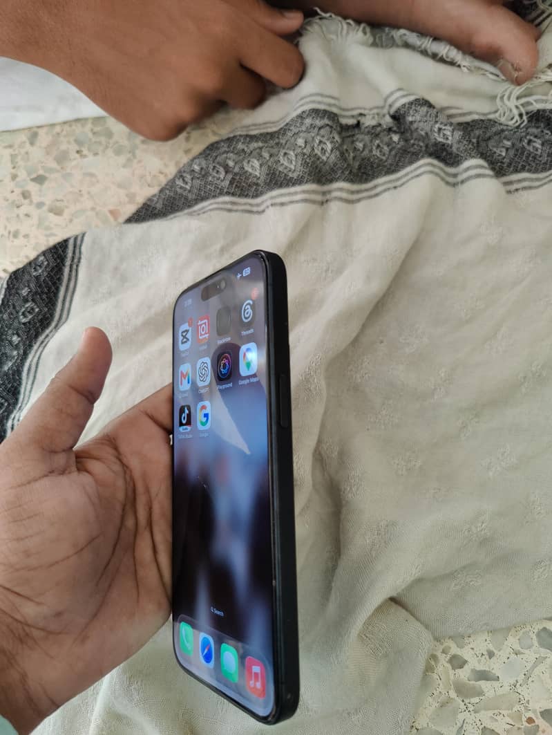 Apple iPhone 15 Pro Max 7