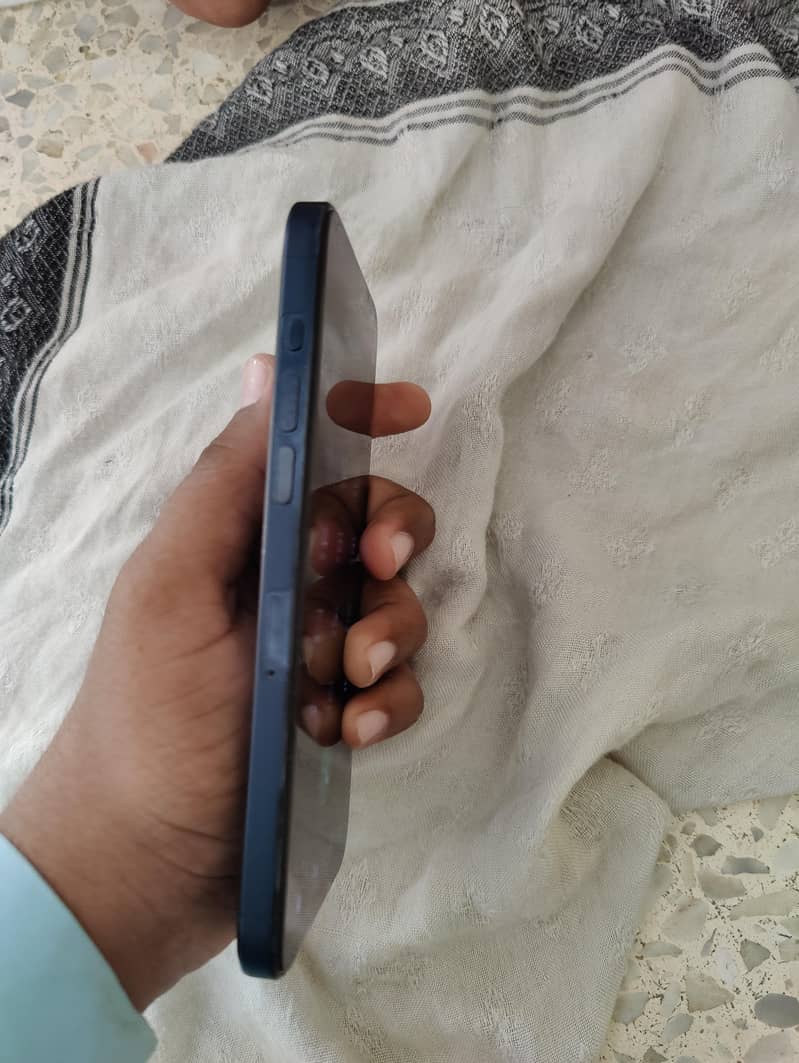 Apple iPhone 15 Pro Max 9