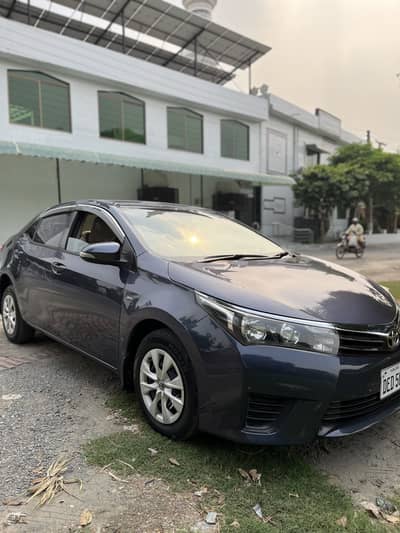 Toyota Corolla GLI 2015 Genuine Home used car (minor touching)