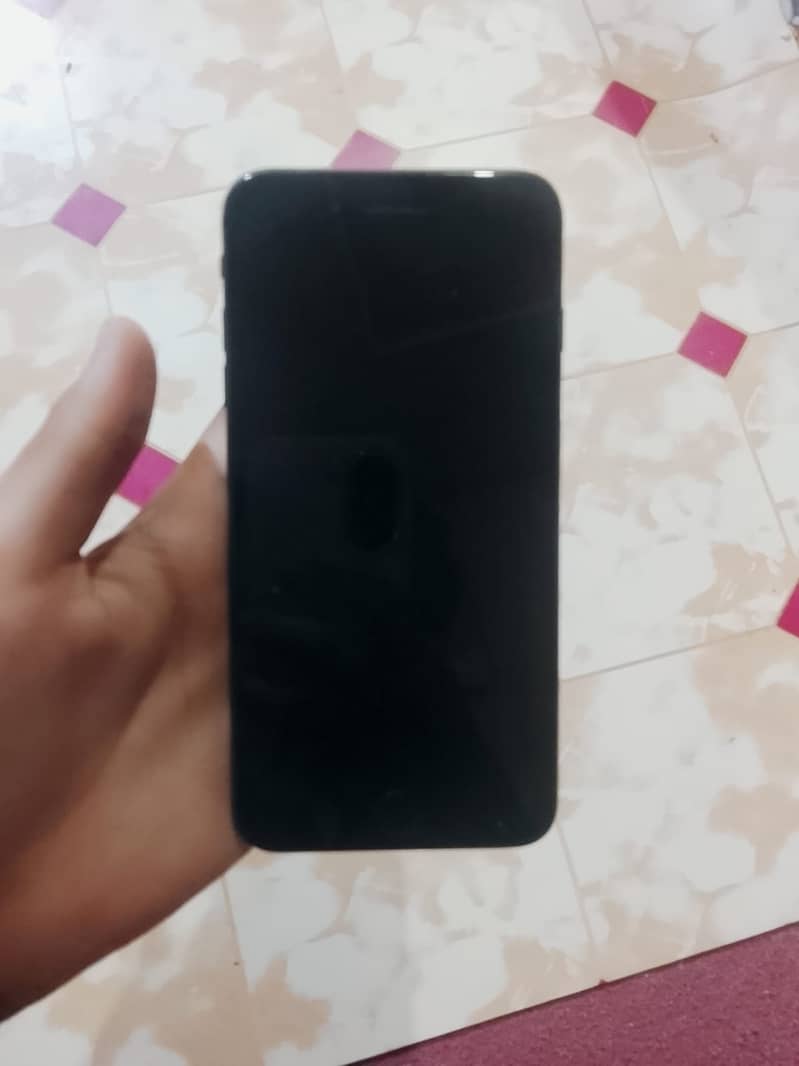 Apple iPhone 8 Plus 1