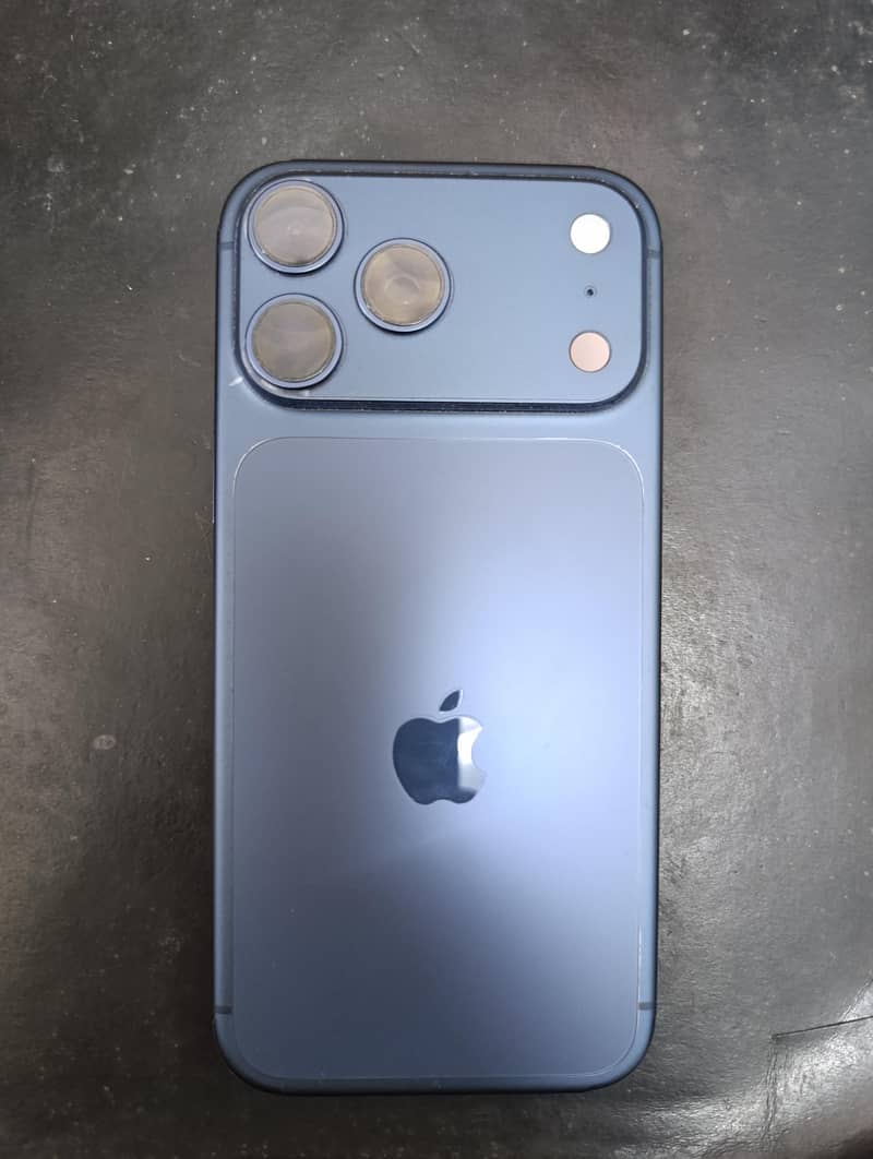 Apple iPhone 17 Pro Max 0