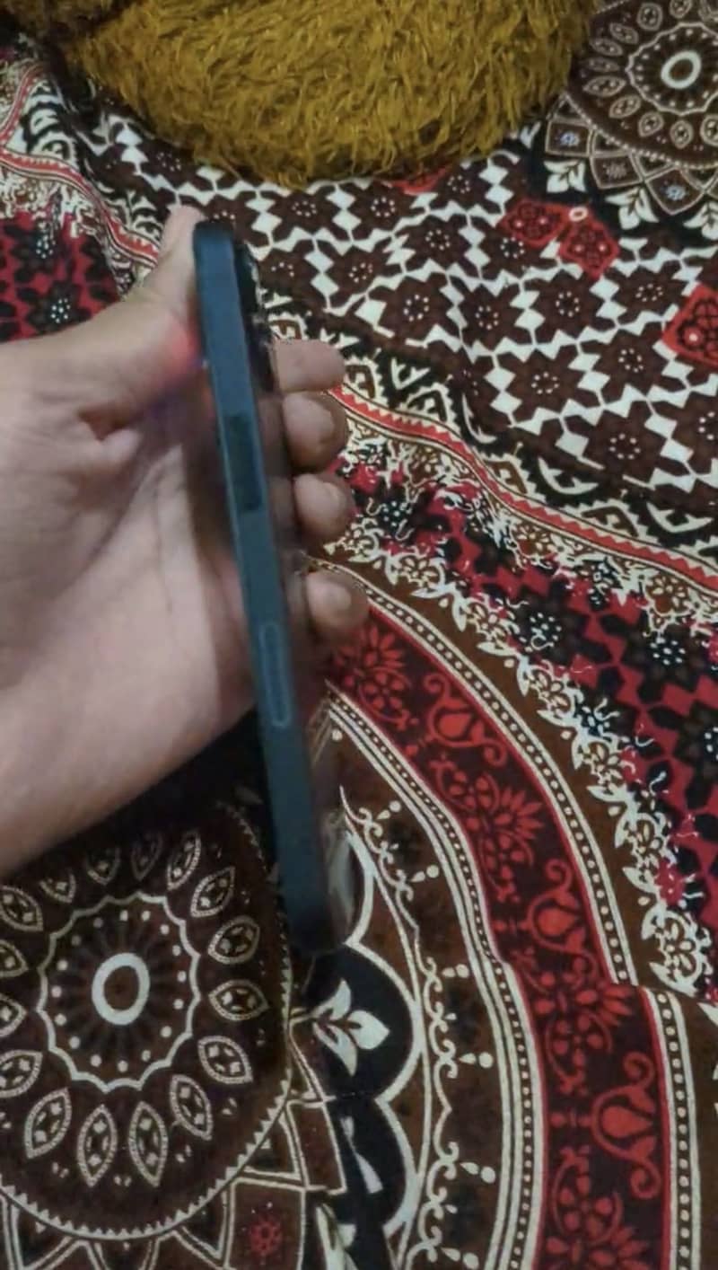 Apple iPhone 13 1