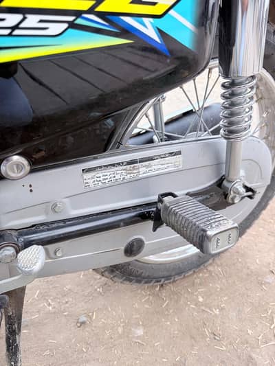 Honda 125 black just 4940km use