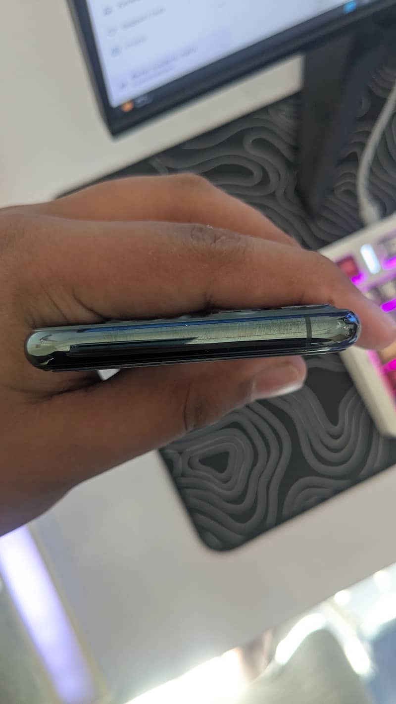 Apple iPhone 11 Pro 3