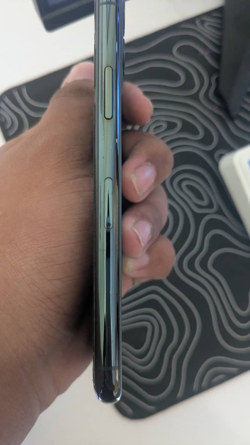 Apple iPhone 11 Pro 4