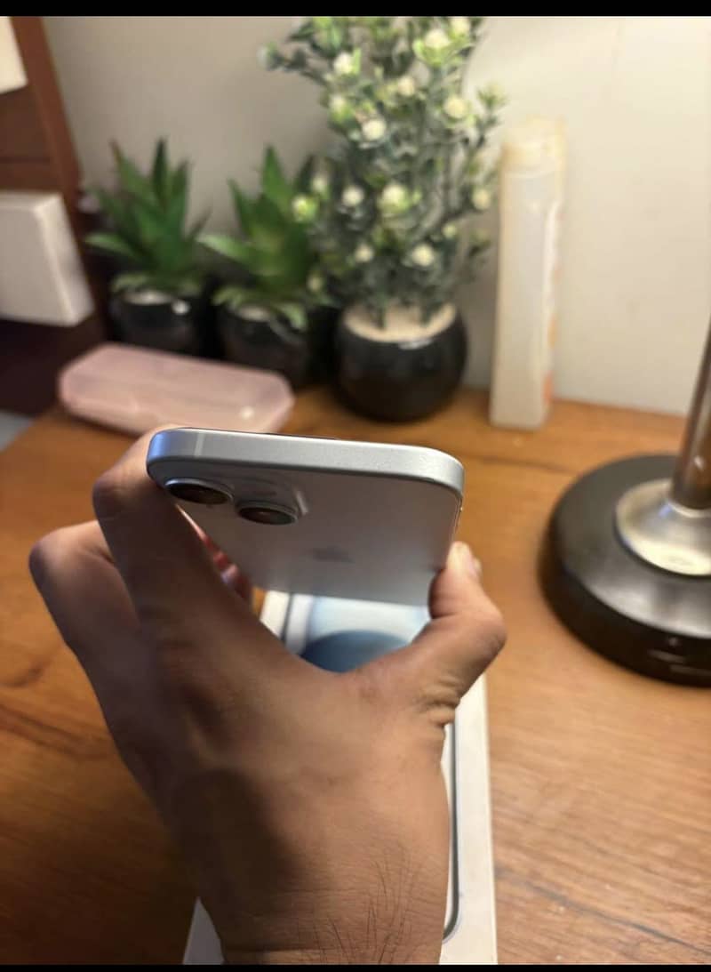Apple iPhone 15 4