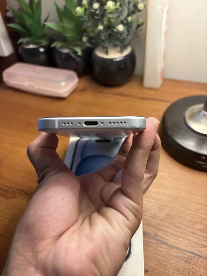 Apple iPhone 15 6