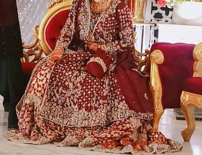 Original 180k Maroon Bridal Farshi Lehenga Maxi - Tail Wali - 10/10