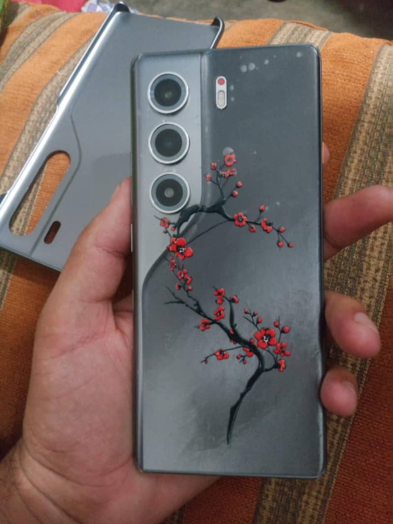 Tecno CAMON 40 Pro 0