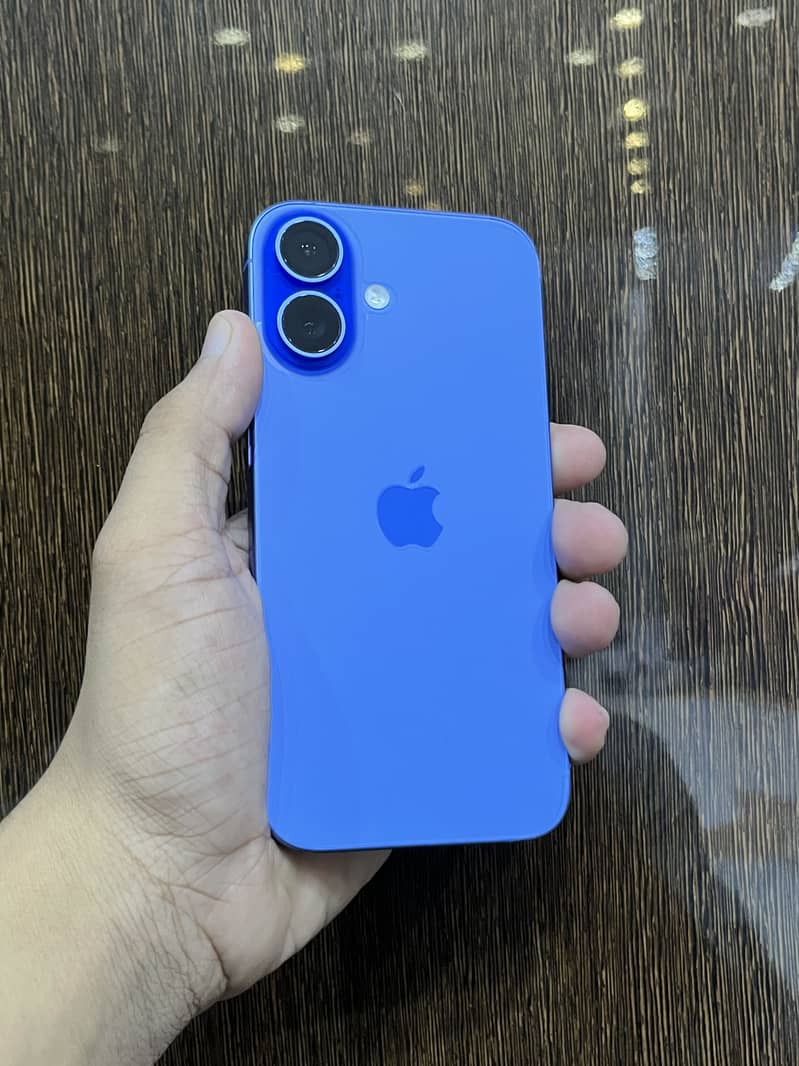 Apple iPhone 16 0