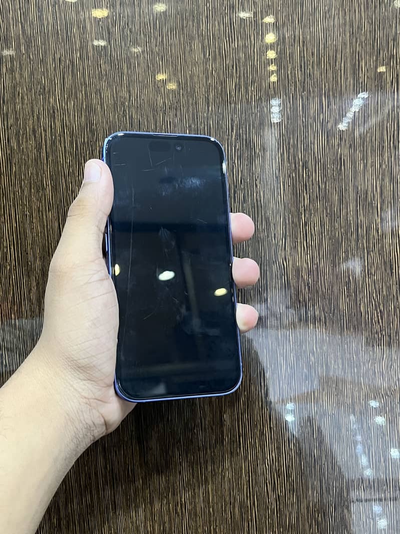 Apple iPhone 16 1