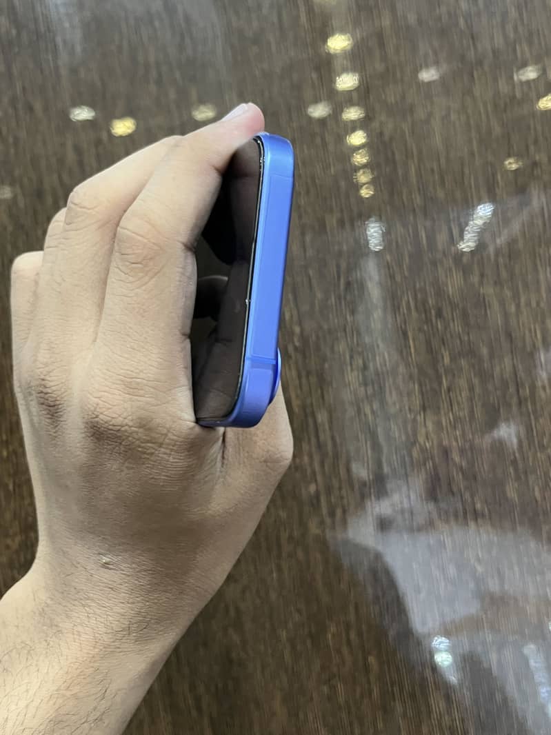 Apple iPhone 16 2