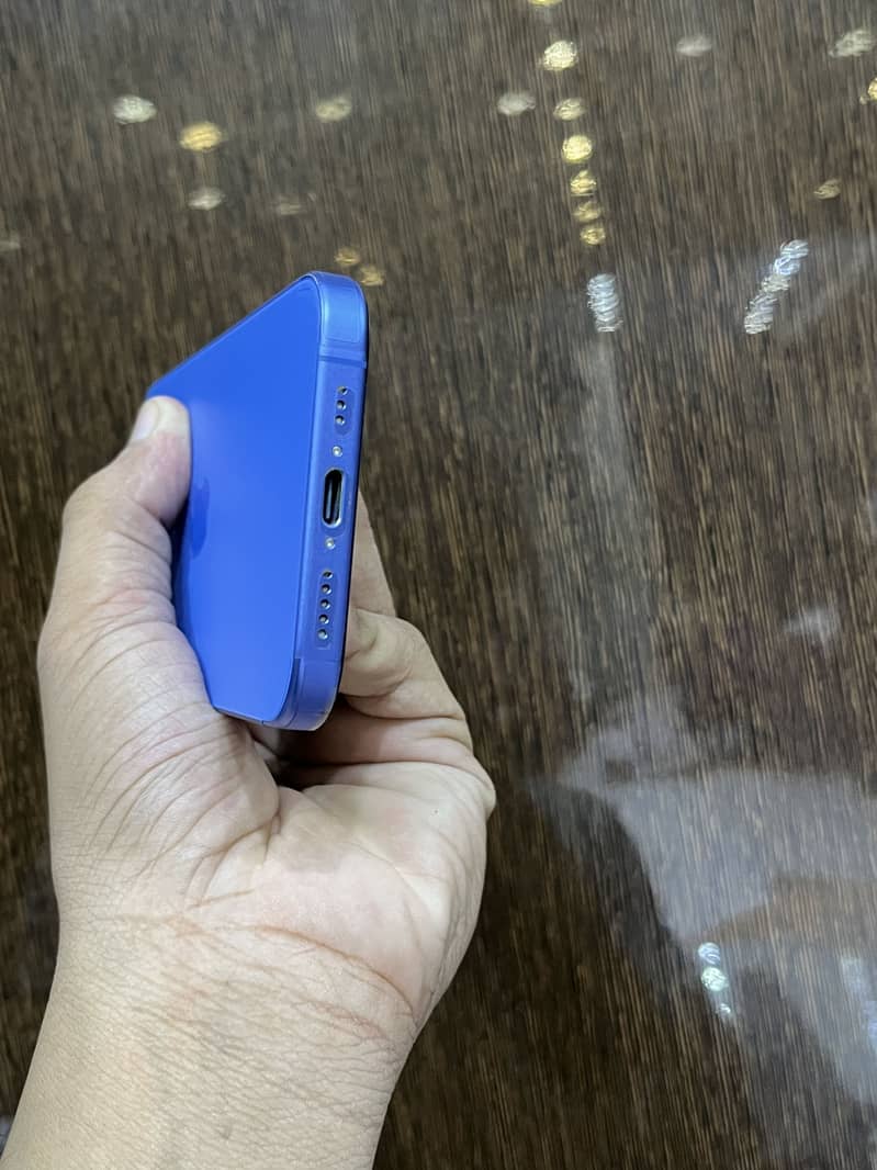 Apple iPhone 16 3