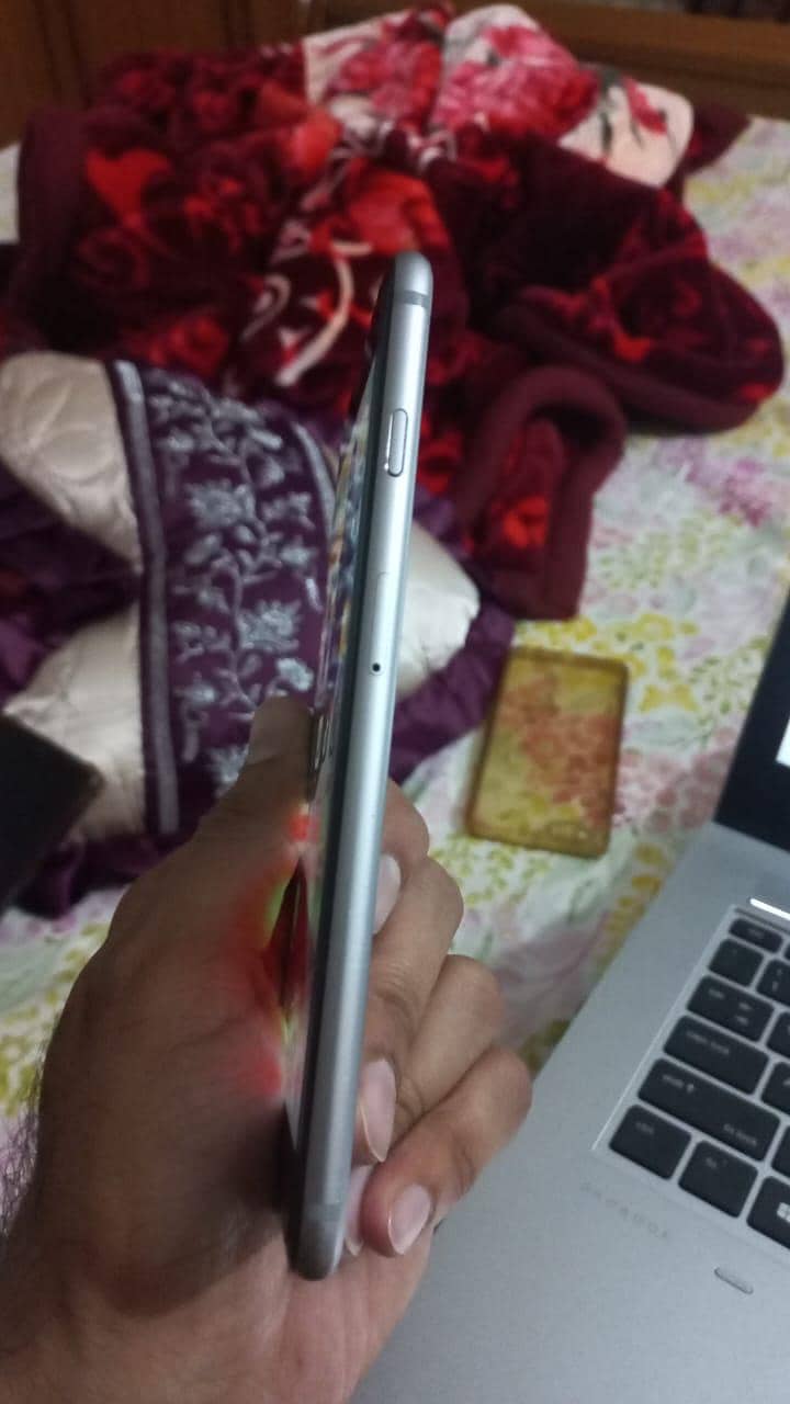 Apple iPhone 6S Plus 4