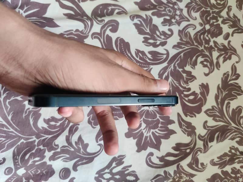 Apple iPhone 13 mini 4