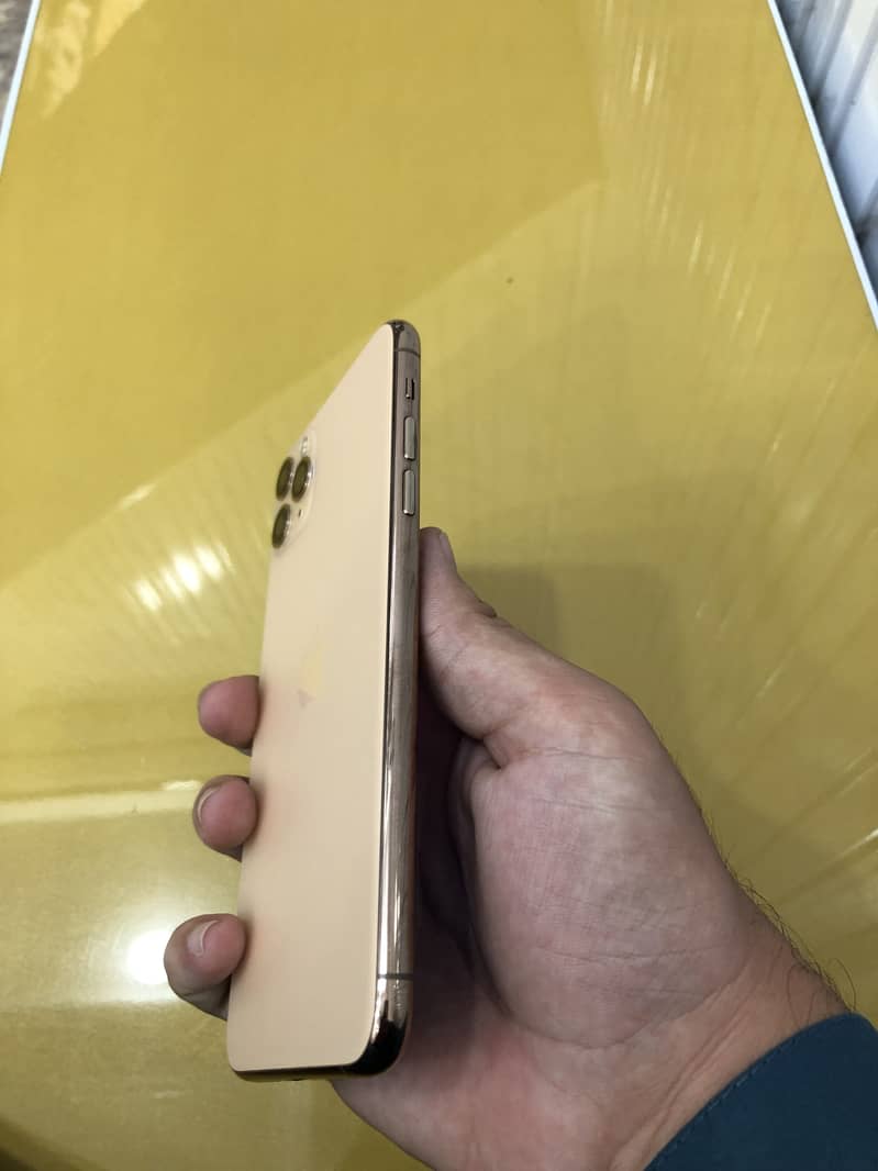 Apple iPhone 11 Pro Max 2