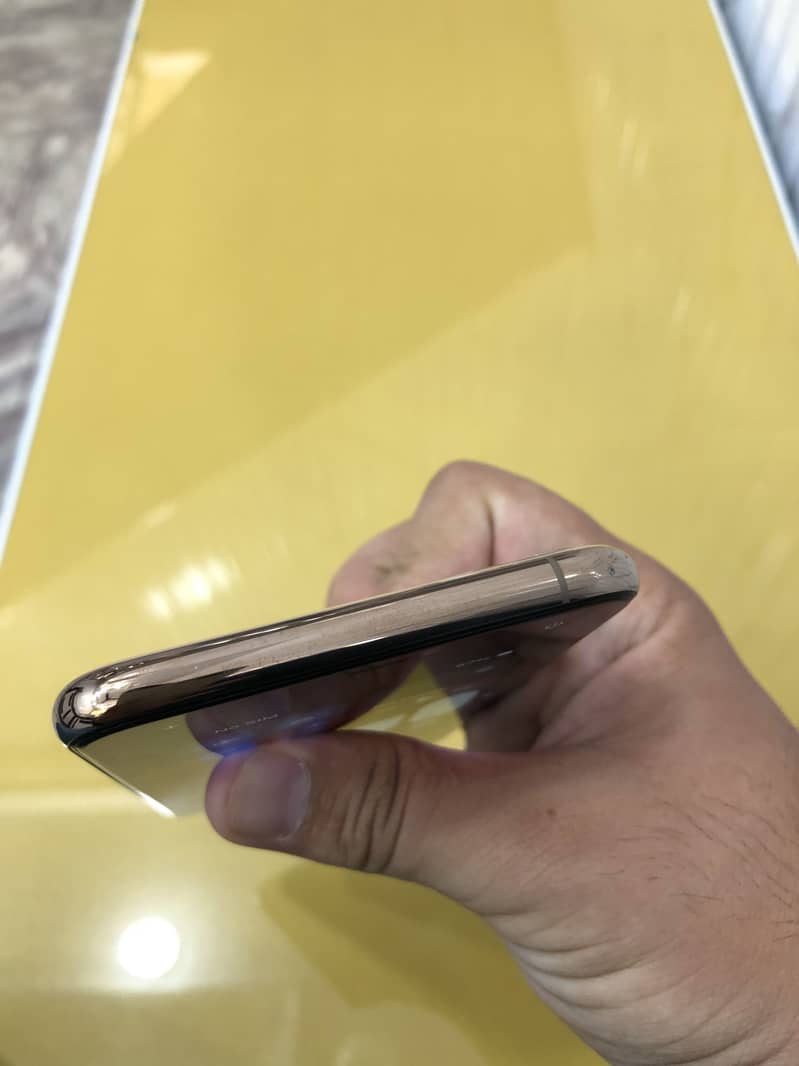 Apple iPhone 11 Pro Max 3