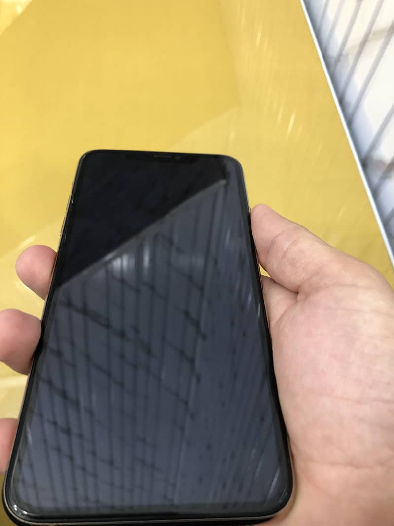 Apple iPhone 11 Pro Max 10