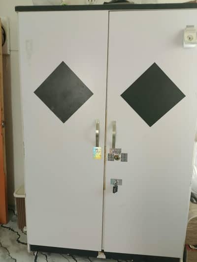 2 door cupboard / wardrobe