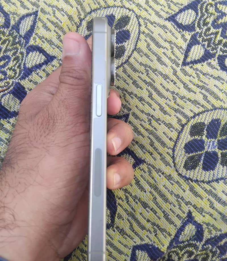 Apple iPhone 15 Pro 8