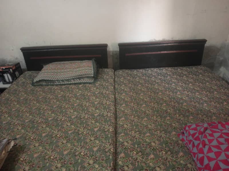 2 single beds 4