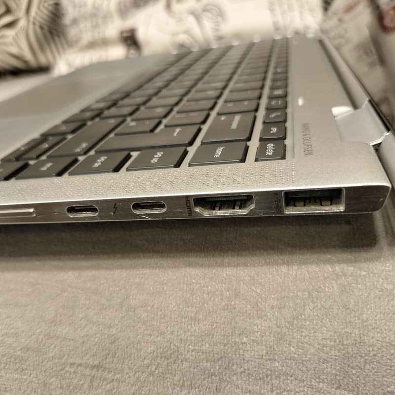 Touch screen with 360 i7 10