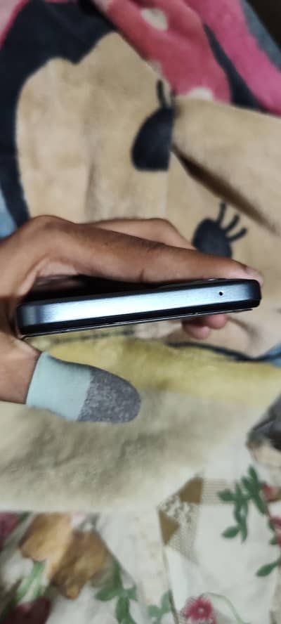 ok ha ek Sim h or ek Esim h mota g 5g 2024 8GB 128GB