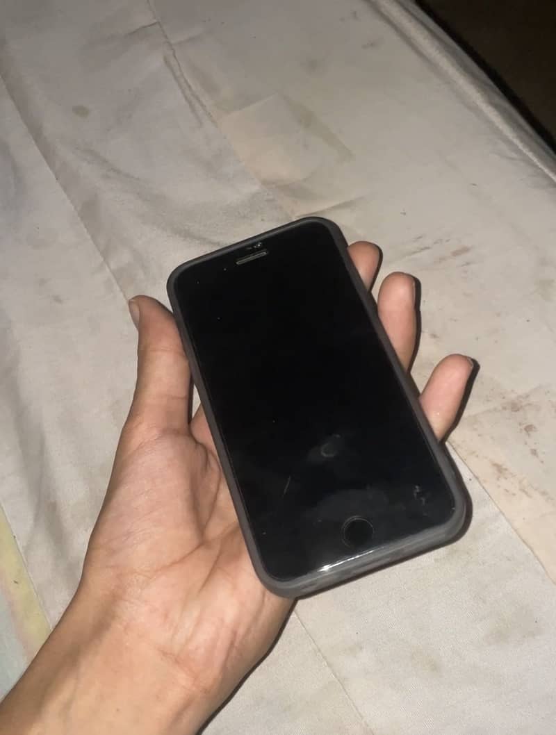 Apple iPhone 7 3