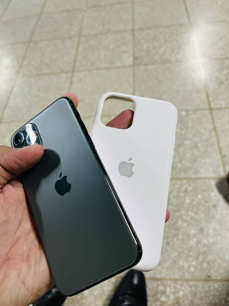 Apple iPhone 11 Pro 2