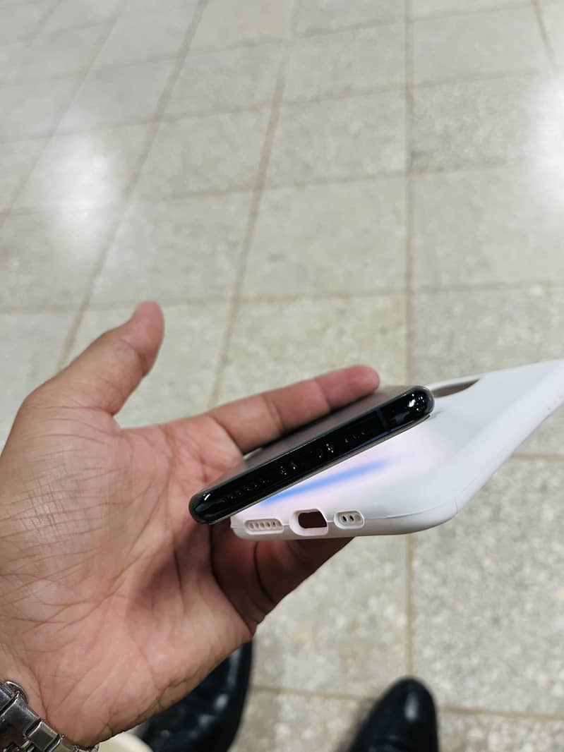 Apple iPhone 11 Pro 6