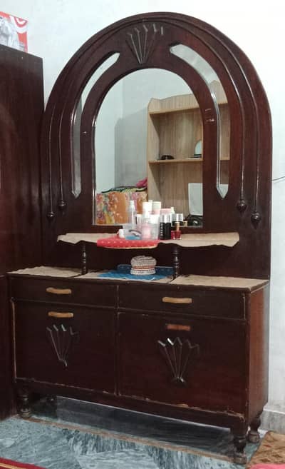 Dressing table for sale. WhatsApp #: 03345374133