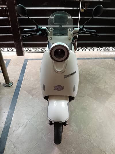 Roadking Scooty
