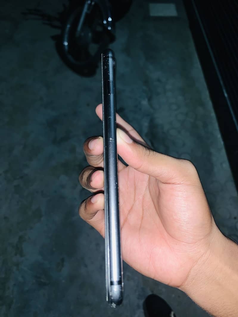 Apple iPhone 8 Plus 3