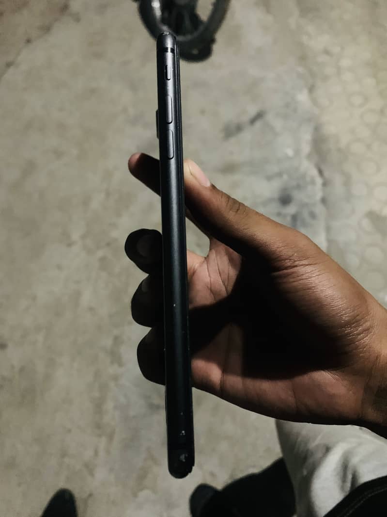 Apple iPhone 8 Plus 4